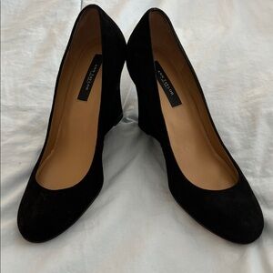 💕Ann Taylor Black Suede Wedges